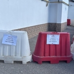 Fațadă periculoasă pe strada Paltinului: proprietarii blocului C16, somați să intervină