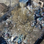 În data de 11.03.2026, polițiștii locali piteșteni din cadrul Serviciului Control – Protecția Mediului, împreună cu comisari ai Gărzii Naționale de Mediu Argeș, au continuat activitățile desfășurate în vederea salubrizării curții unui imobil situat pe Fundătura Nicolae Bălcescu