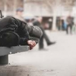 Sprijin și adăpost pentru persoanele fără locuință, prin centrele sociale din Pitești!